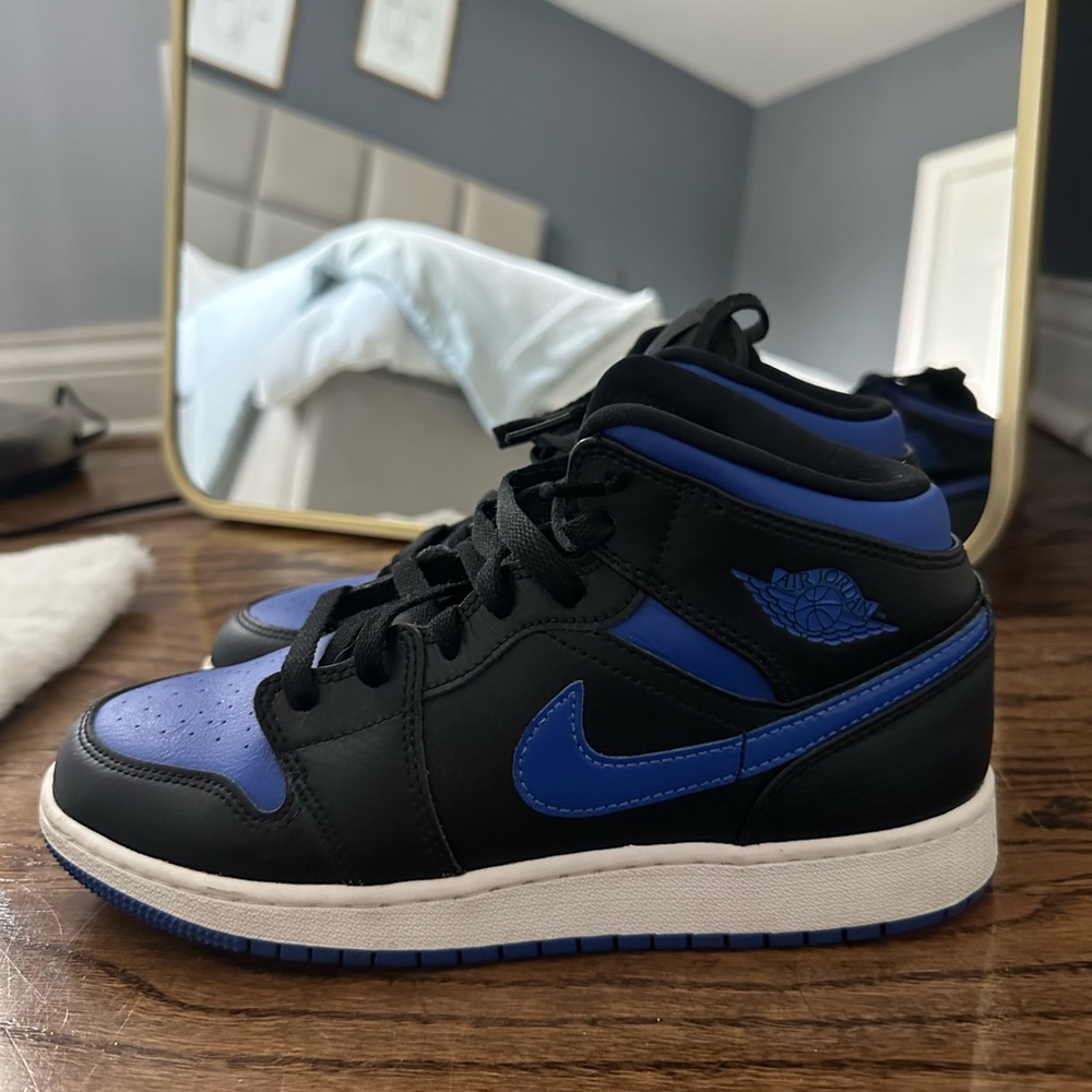Jordan 1 Mid Royal Blue